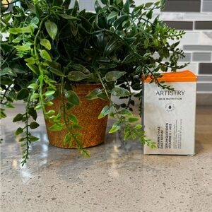 ARTISTRY - Vitamin C + HA3 Daily Serum .40 Oz